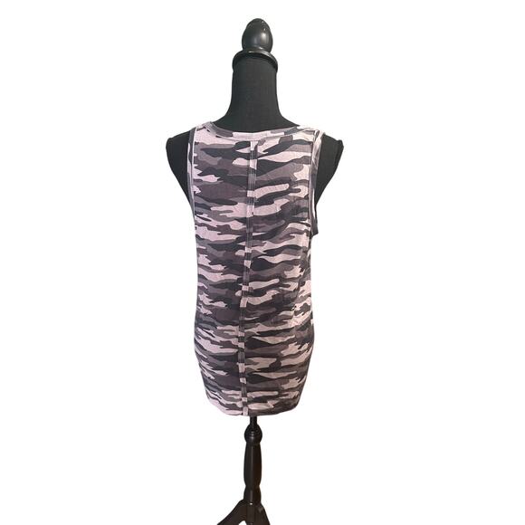 Evereve Camo Tunic Sleeveless - Picture 4 of 6